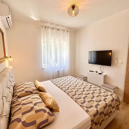 בית הארחה With Pool 2371