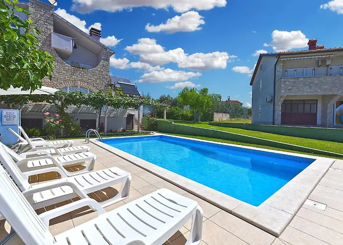 With Pool 2371 Medulin