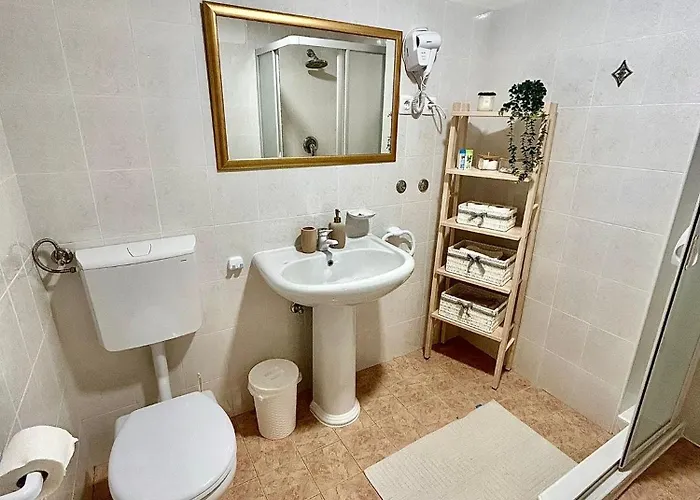 With Pool 2371 Gostinjska kuća