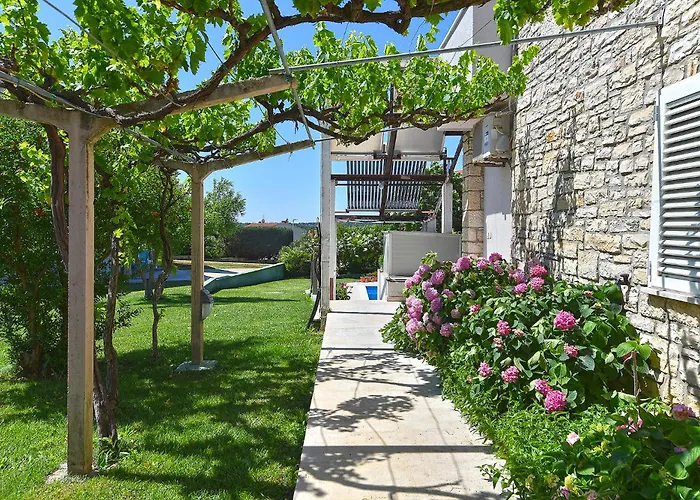 招待所 With Pool 2371 3*