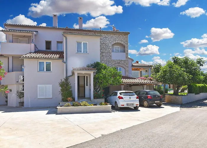 With Pool 2371 招待所 3*