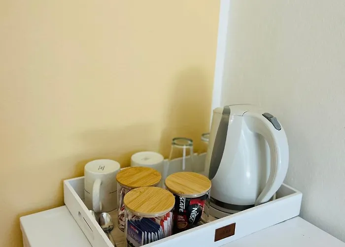 With Pool 2371 招待所 梅杜林